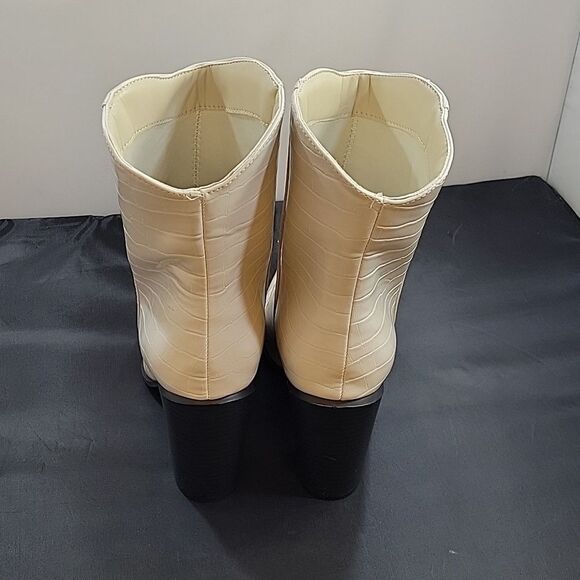 BRAND NEW QUPID POINTED TOE CHUNKY HEEL BOOT - Picture 5 of 15